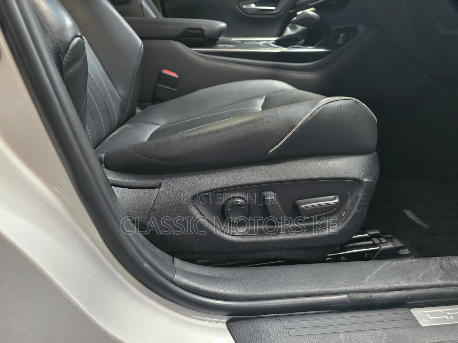 Toyota Crown 2019 Silver