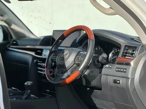 Lexus LX 570 AWD 2020 Pearl