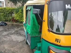 Piaggio 2021 Yellow