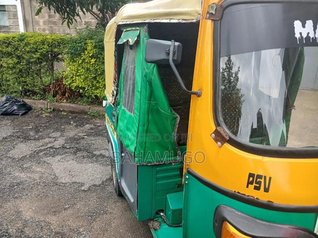 Piaggio 2021 Yellow
