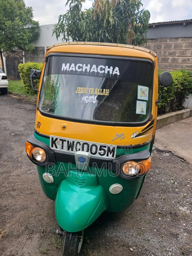 Piaggio 2021 Yellow - thumbnail 2