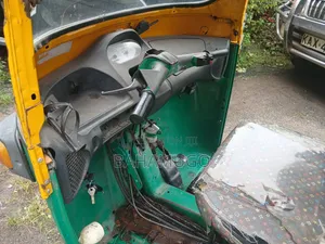 Piaggio 2021 Yellow