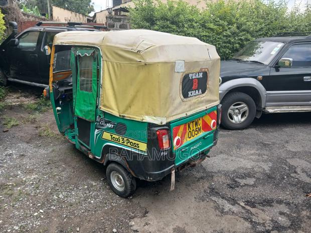 Piaggio 2021 Yellow - thumbnail 5