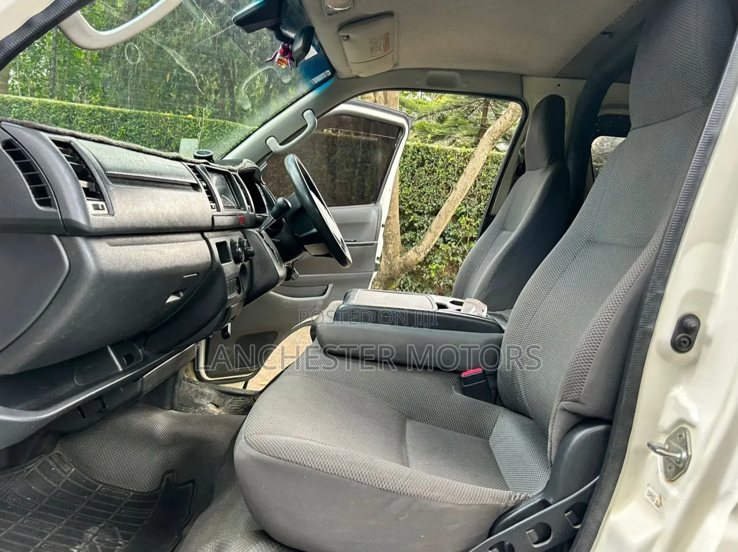 Toyota HiAce 2014 White