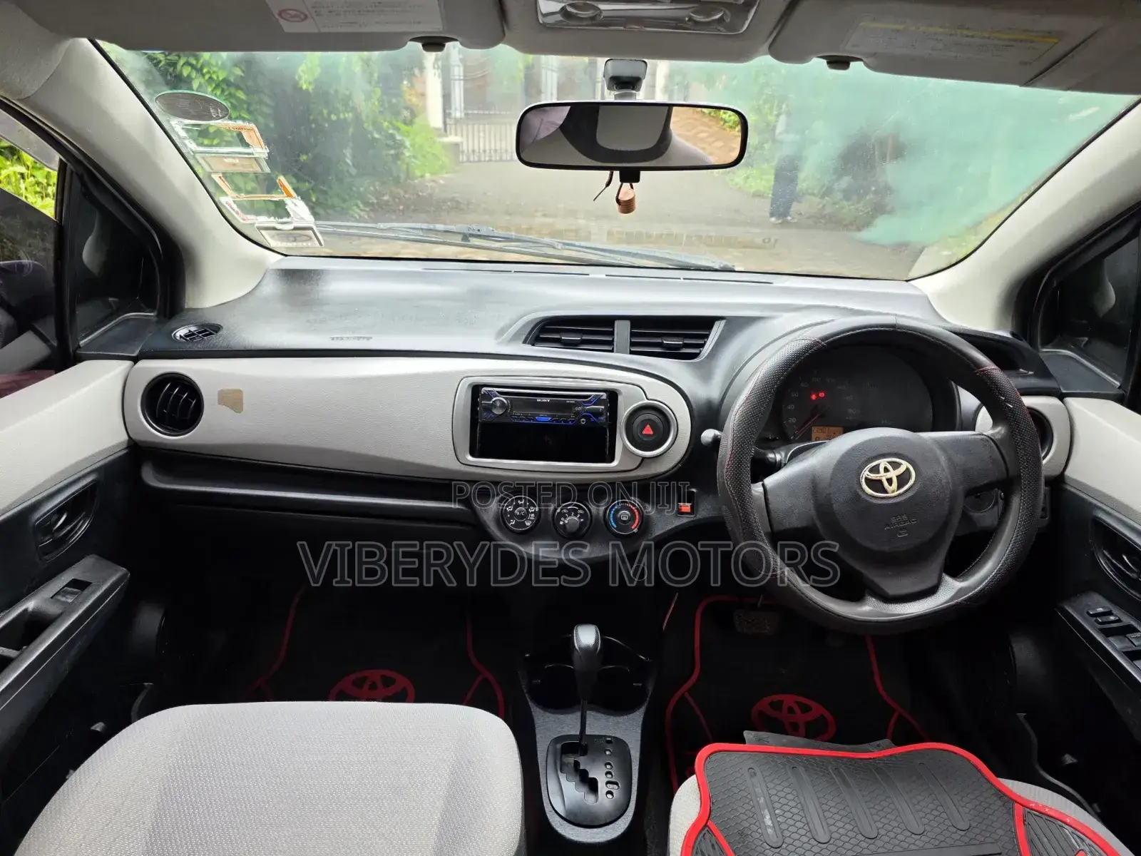 Toyota Vitz 2012