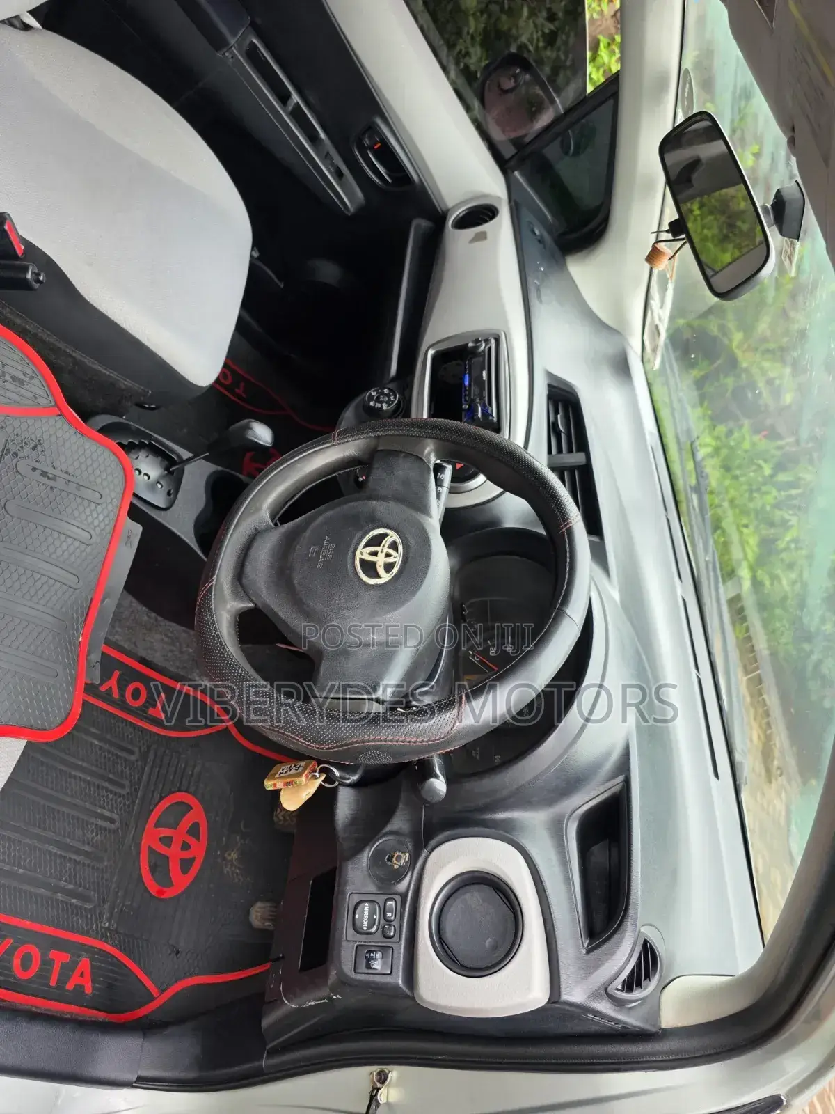 Toyota Vitz 2012