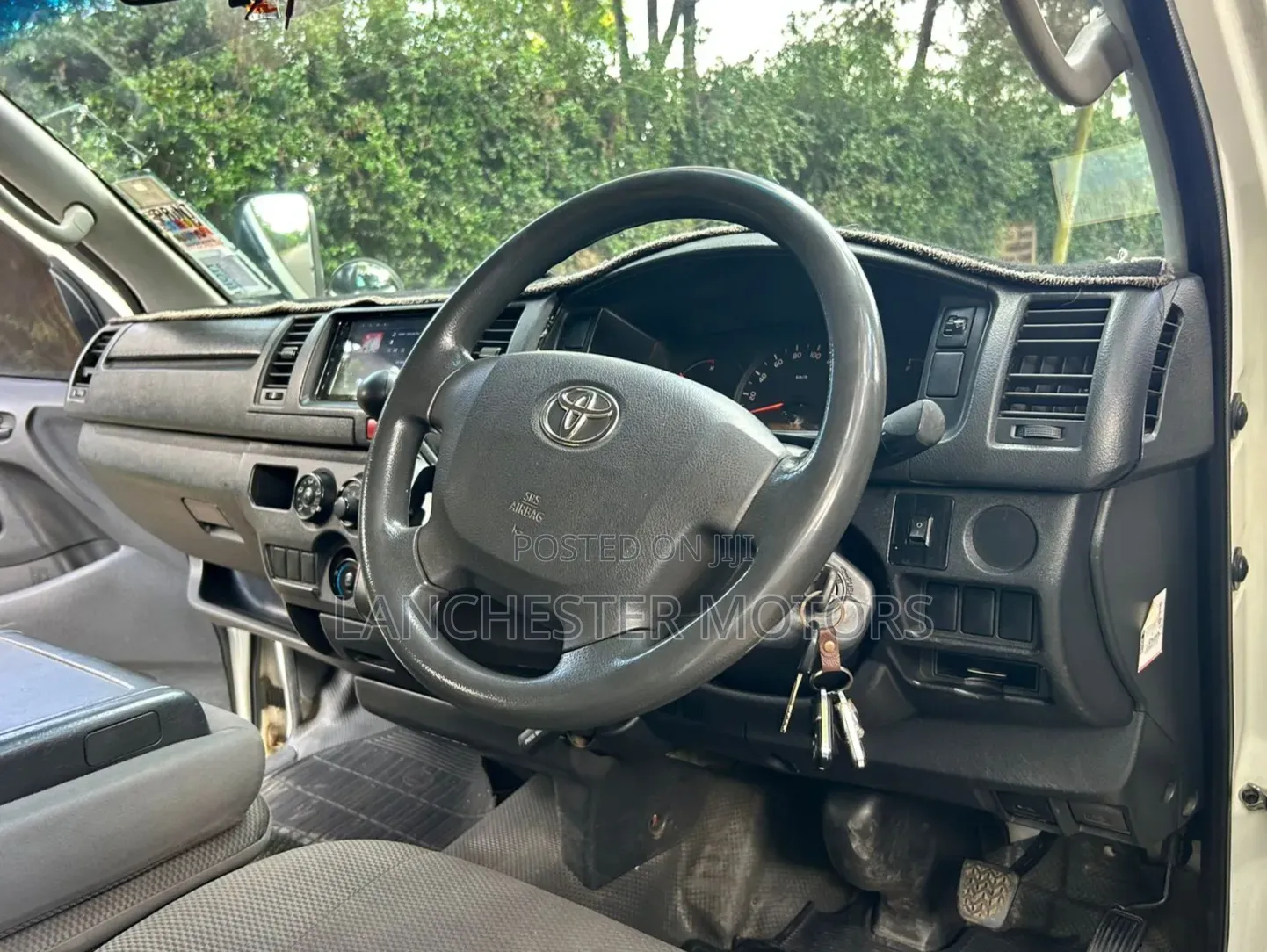 Toyota HiAce 2014 White