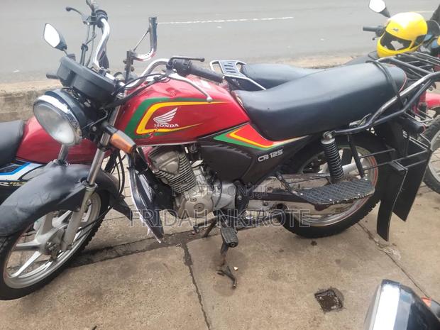 Honda CB 2022 Red