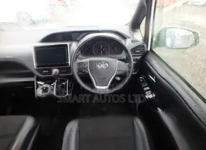 Toyota Noah 2.0 FWD (7 Seater) 2019 Off white