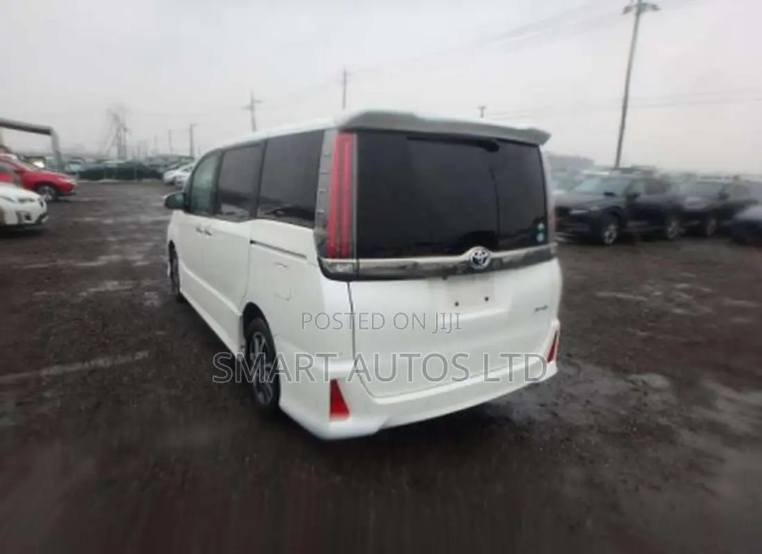 Toyota Noah 2.0 FWD (7 Seater) 2019 Off white