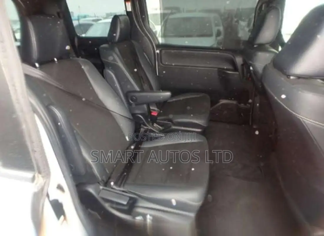 Toyota Noah 2.0 FWD (7 Seater) 2019 Off white