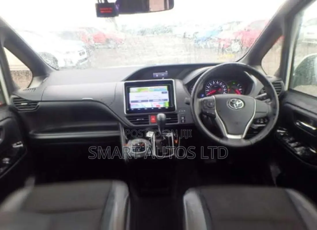 Toyota Noah 2.0 FWD (7 Seater) 2019 Off white