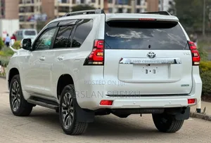 Toyota Land Cruiser Prado 2022