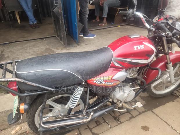 TVS HLX 125 2025 Red