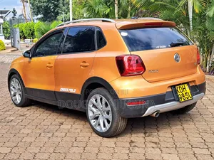 Volkswagen Polo 2015 Orange