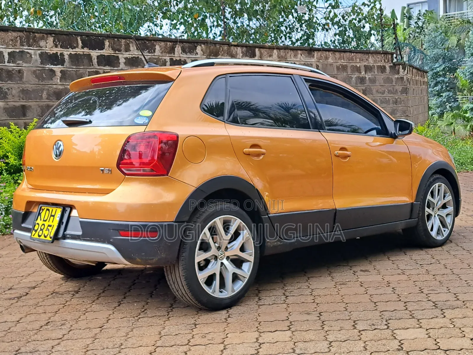Volkswagen Polo 2015 Orange