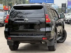 Toyota Land Cruiser Prado 2.7 2023 Black