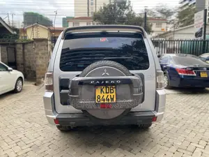 Mitsubishi Pajero 2015 Silver