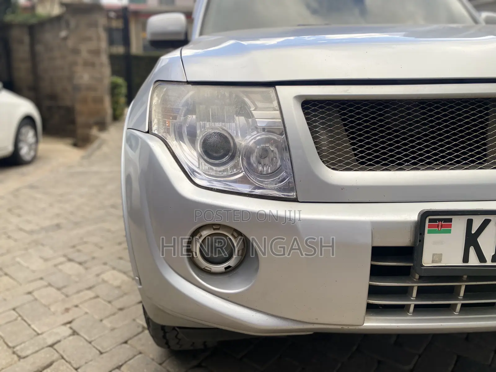 Mitsubishi Pajero 2015 Silver