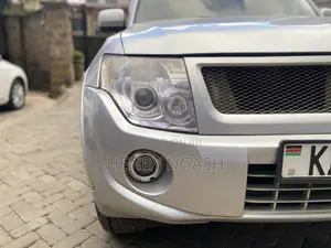 Mitsubishi Pajero 2015 Silver
