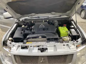 Mitsubishi Pajero 2015 Silver