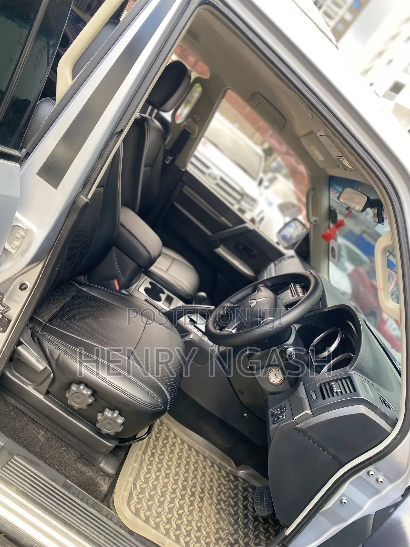 Mitsubishi Pajero 2015 Silver