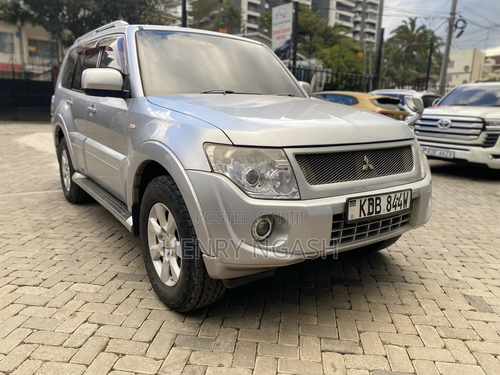 Mitsubishi Pajero 2015 Silver