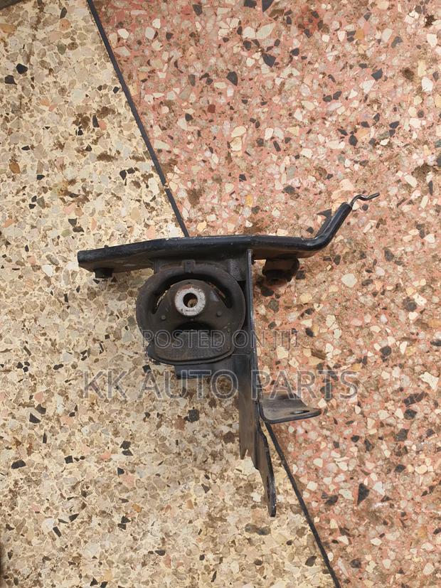 Toyota Vitz Gearbox Mount - thumbnail 2