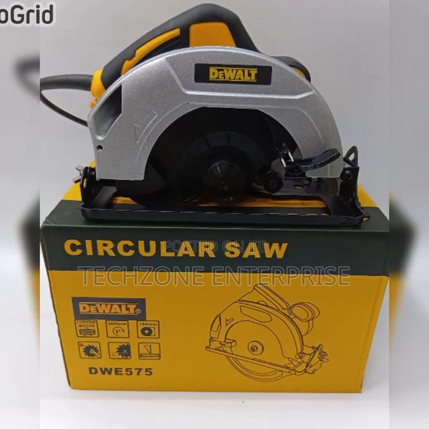 Dewalt Circular Saw Machine With 1350 Watts - main view