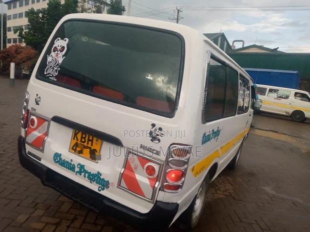 Toyota HiAce 2012 White - thumbnail 3