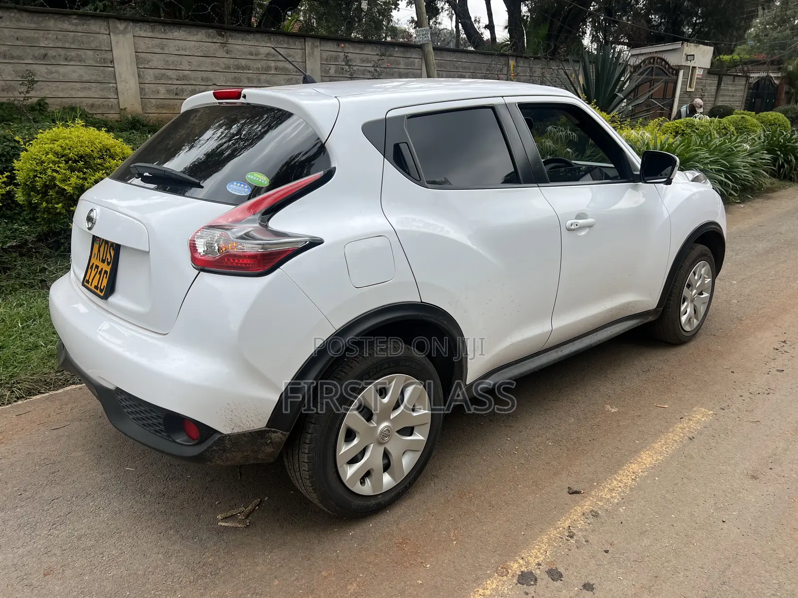 Nissan Juke 2017 Yellow