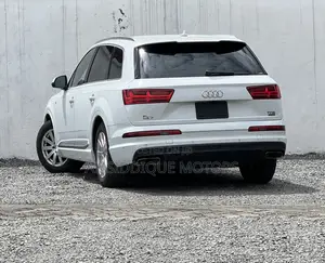Audi Q7 3.0T Premium AWD quattro 2017 White