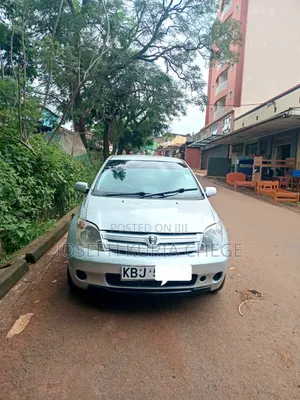 Toyota IST 2005 Silver
