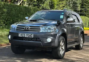 Toyota Fortuner 2011 Gray