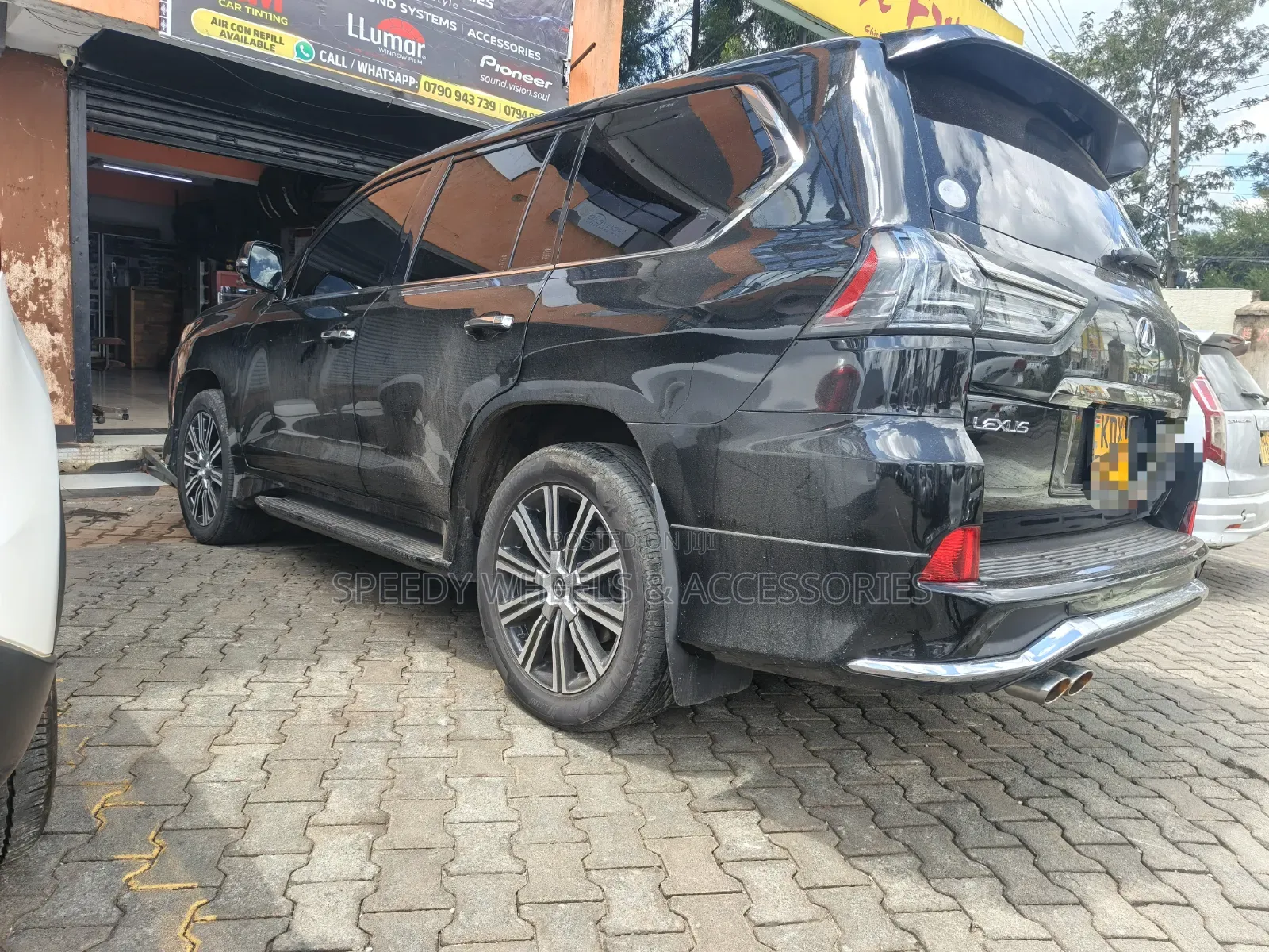 Lexus Lx 570 Ceramic Llumar Tint.