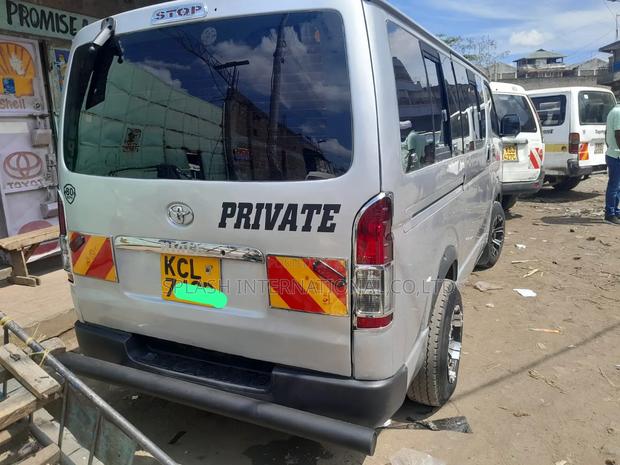 Toyota HiAce 2012 White - thumbnail 6