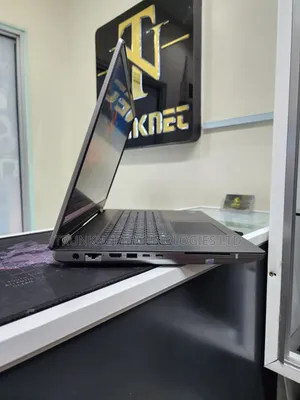 Laptop Dell Precision 7760 16GB Intel Core i9 SSD 1T