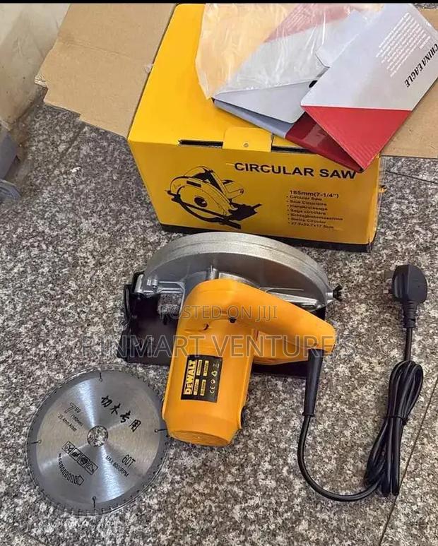 Durable Dewalt Circular Saw - main view
