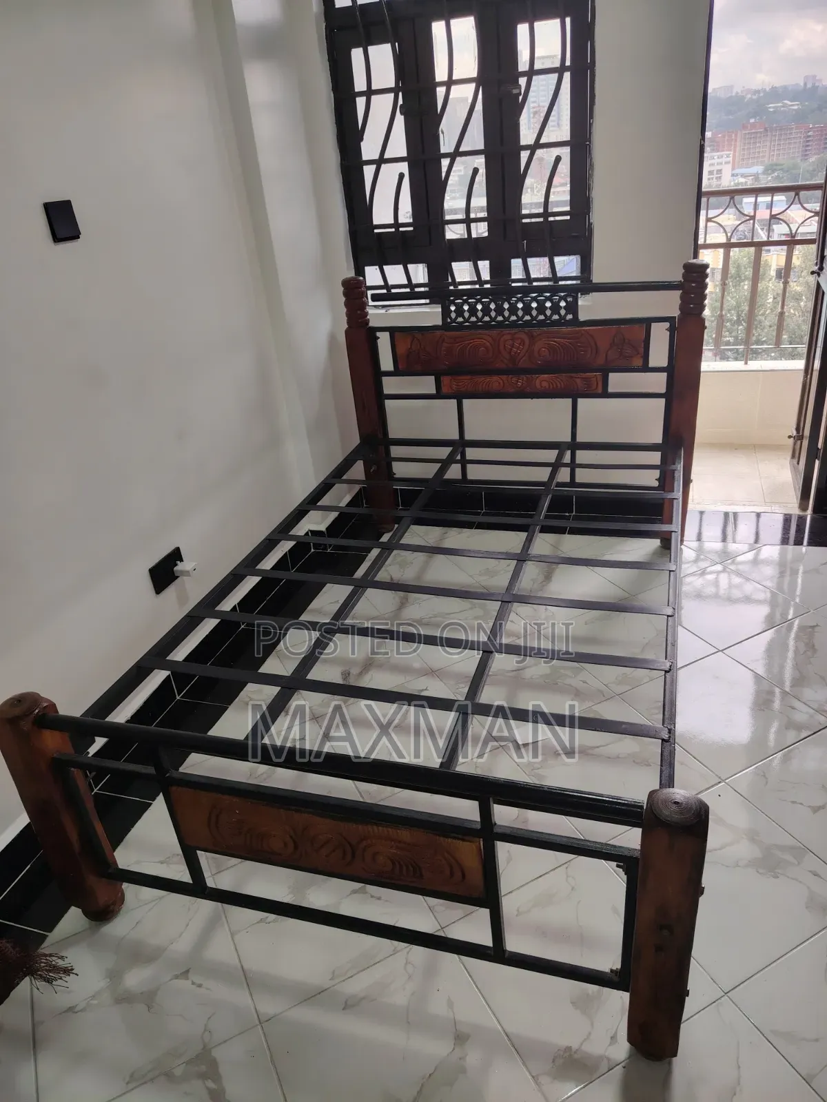 Bed 4x6 Almost New