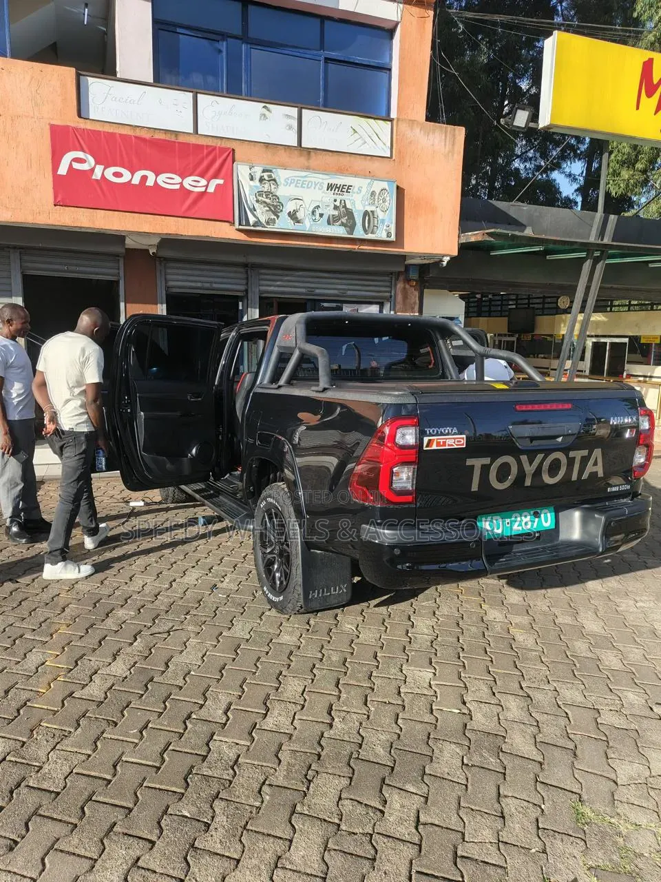 Toyota Hilux Gr Llumar Ceramic Tint