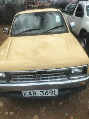 Toyota Hilux 2004 White