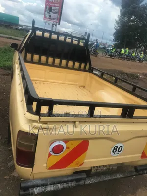 Toyota Hilux 2004 White