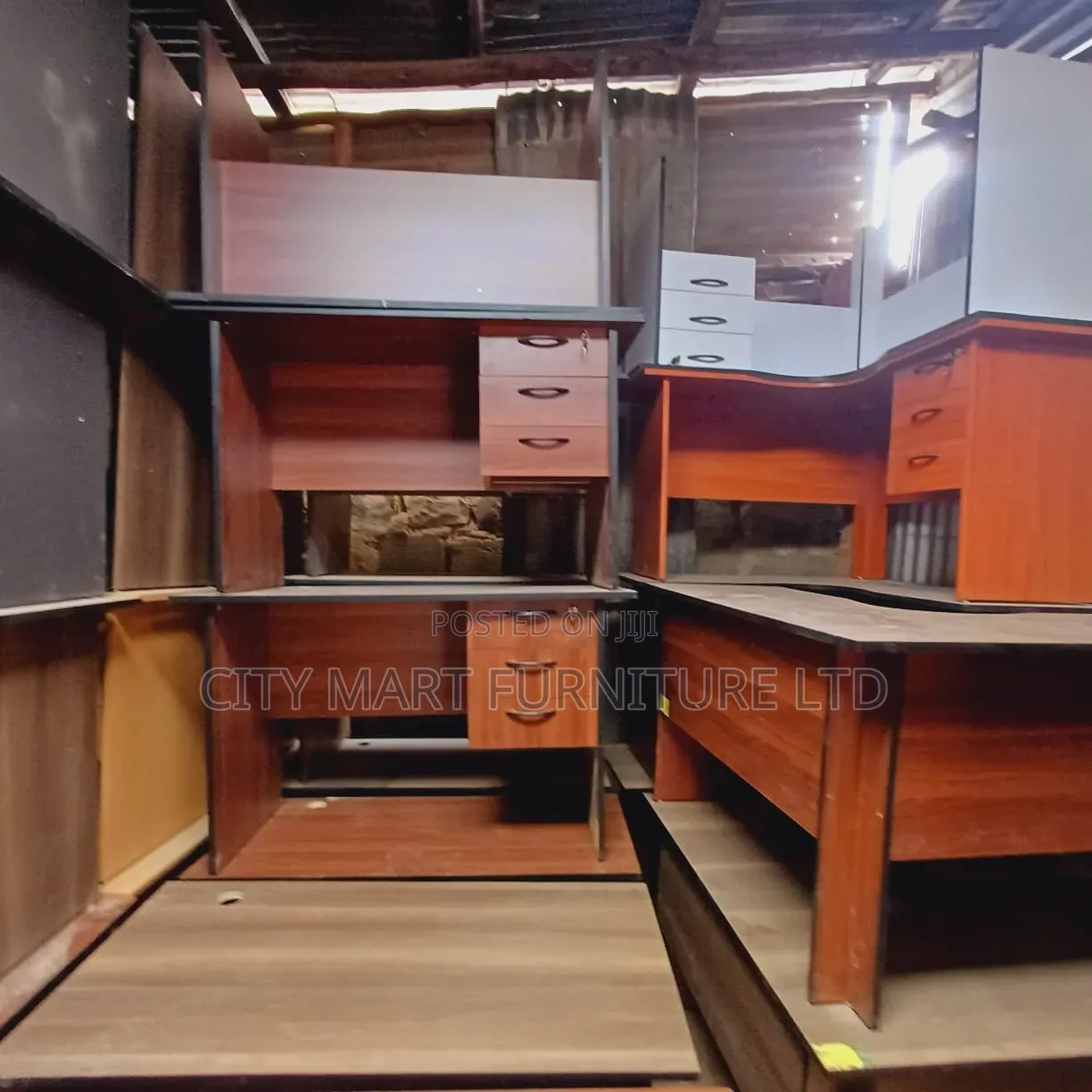 Attractive Modern Office Desk/Study Table Offers