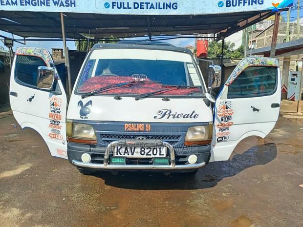 Toyota HiAce 2007 White