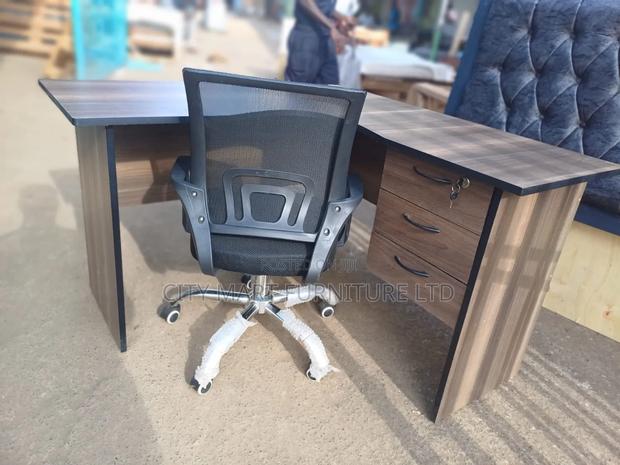 1.2m by 1.2m Modern Lshaped Office Desk +Mesh Chair Offers