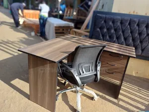 High-Quality 1.2mby1.2m Modern Lshaped Office Desk+Mesh Chair Offers