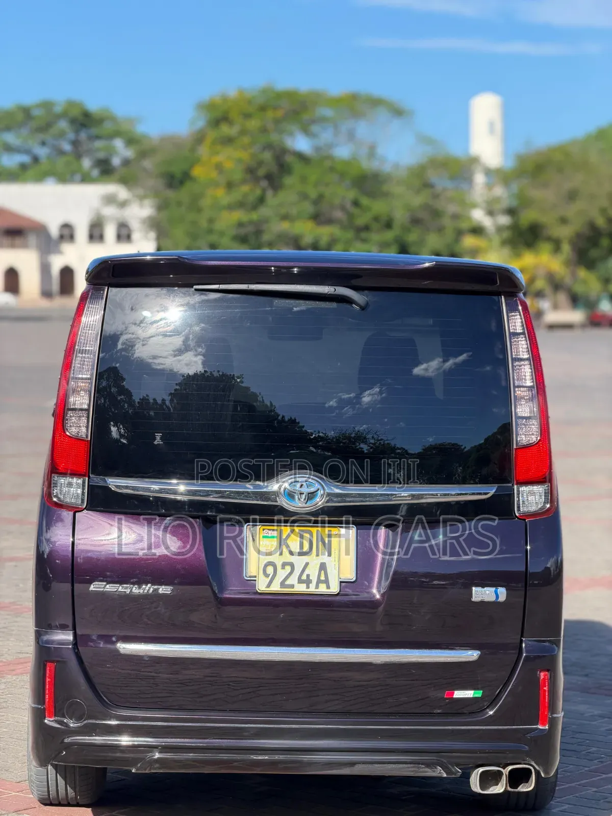 Toyota Esquire 2017