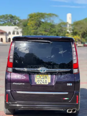 Toyota Esquire 2017