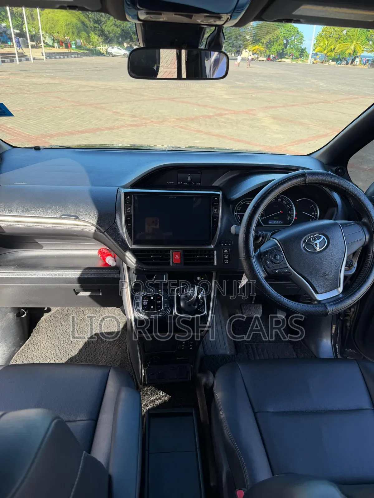 Toyota Esquire 2017