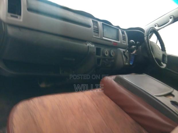 Toyota HiAce 2012 White - thumbnail 6